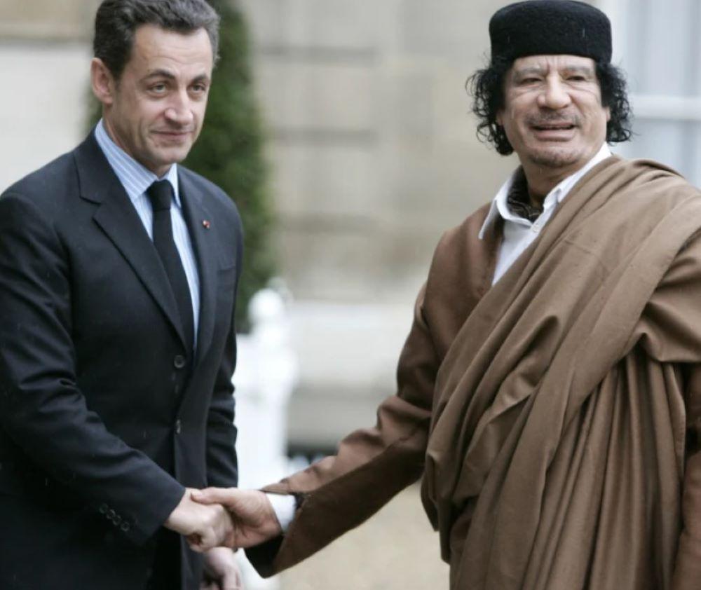 Ehemaliger französischer Präsident Nicolas Sarkozy steht wegen der Finanzierung des Wahlkampfs 2007 durch Libyen vor Gericht Ehemaliger französischer Präsident Nicolas Sarkozy steht wegen der Finanzierung des Wahlkampfs 2007 durch Libyen vor Gericht