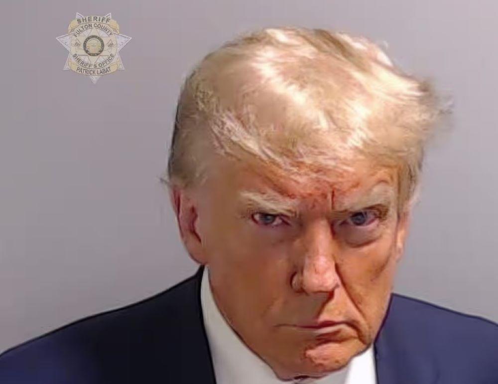 Historisches Trump-Fahndungsfoto nach seiner Festnahme in Atlanta veröffentlicht Historisches Trump-Fahndungsfoto nach seiner Festnahme in Atlanta veröffentlicht