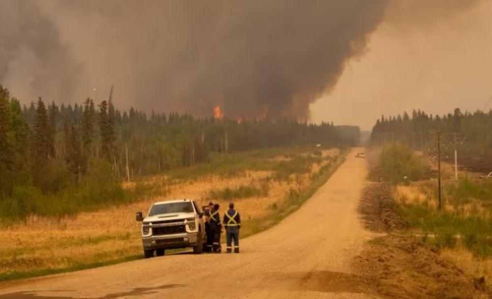 Erneute Evakuierungen in Kanada nach sich ausweitenden Waldbränden Erneute Evakuierungen in Kanada nach sich ausweitenden Waldbränden