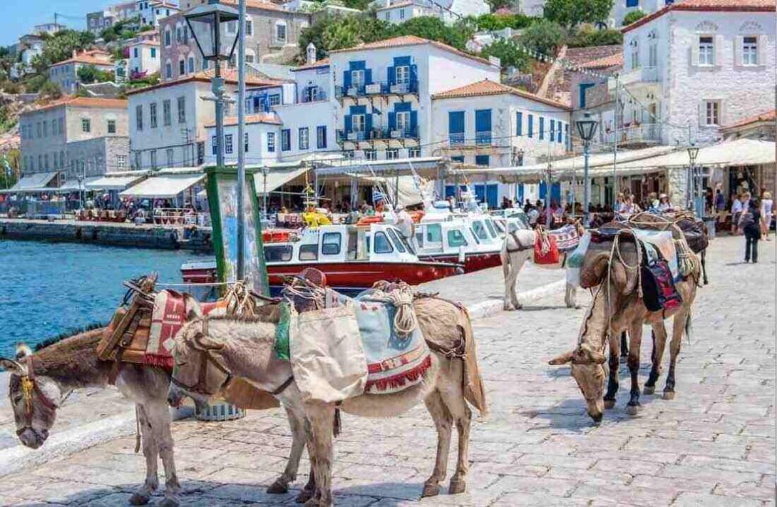 Hydra: Die griechische Insel der Ruhe wo Autos verboten sind und die Zeit still steht Hydra: Die griechische Insel der Ruhe wo Autos verboten sind und die Zeit still steht