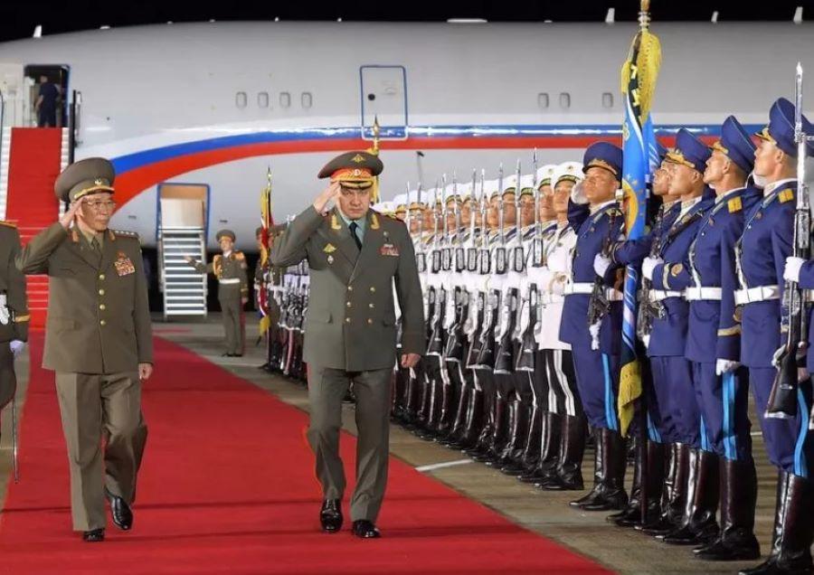 Russland und Nordkorea machen laut USA "aktive Fortschritte" bei den Verhandlungen über ein Waffenabkommen Russland und Nordkorea machen laut USA "aktive Fortschritte" bei den Verhandlungen über ein Waffenabkommen