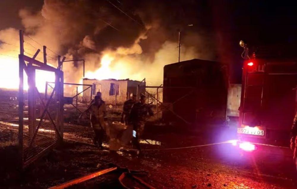 Mindestens 20 Tote und Hunderte Verletzte nach Explosion einer Tankstelle in Berg-Karabach Mindestens 20 Tote und Hunderte Verletzte nach Explosion einer Tankstelle in Berg-Karabach