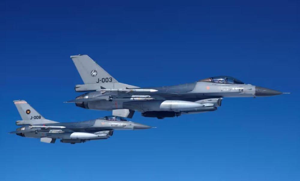 Russischer Pilot versuchte offensichtlich Kampfflugzeug der britischen Luftwaffe abzuschießen Russischer Pilot versuchte offensichtlich Kampfflugzeug der britischen Luftwaffe abzuschießen