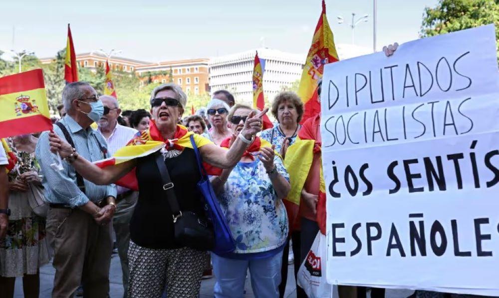 Tausende Spanier wollen in Madrid gegen mögliche Amnestie von Kataloniens Seperatisten protestieren Tausende Spanier wollen in Madrid gegen mögliche Amnestie von Kataloniens Seperatisten protestieren