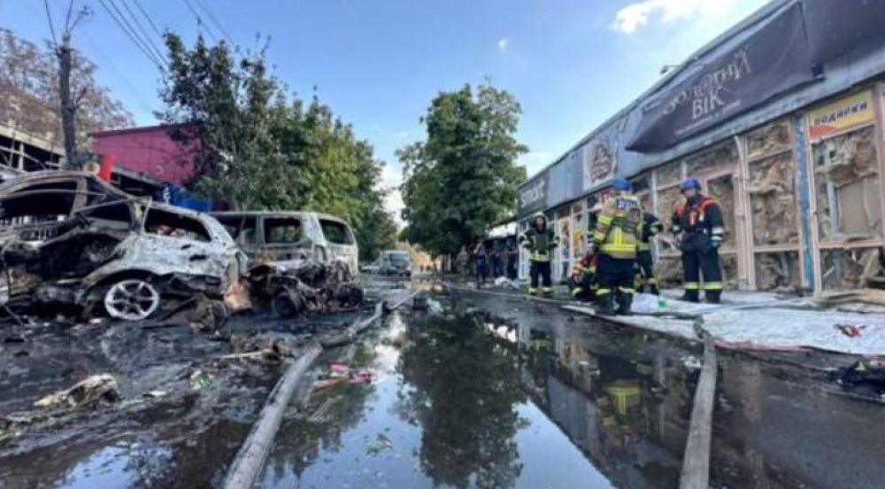 Ukraine-Krieg: 16 Tote bei russischem Angriff auf einen Markt in "friedlicher Stadt" Ukraine-Krieg: 16 Tote bei russischem Angriff auf einen Markt in "friedlicher Stadt"
