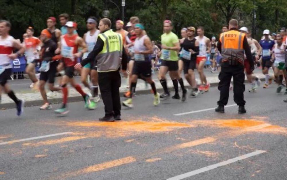 Letzte Generation laut Polizei mehrfach mit Störversuchen beim Berlin-Marathon gescheitert Letzte Generation laut Polizei mehrfach mit Störversuchen beim Berlin-Marathon gescheitert