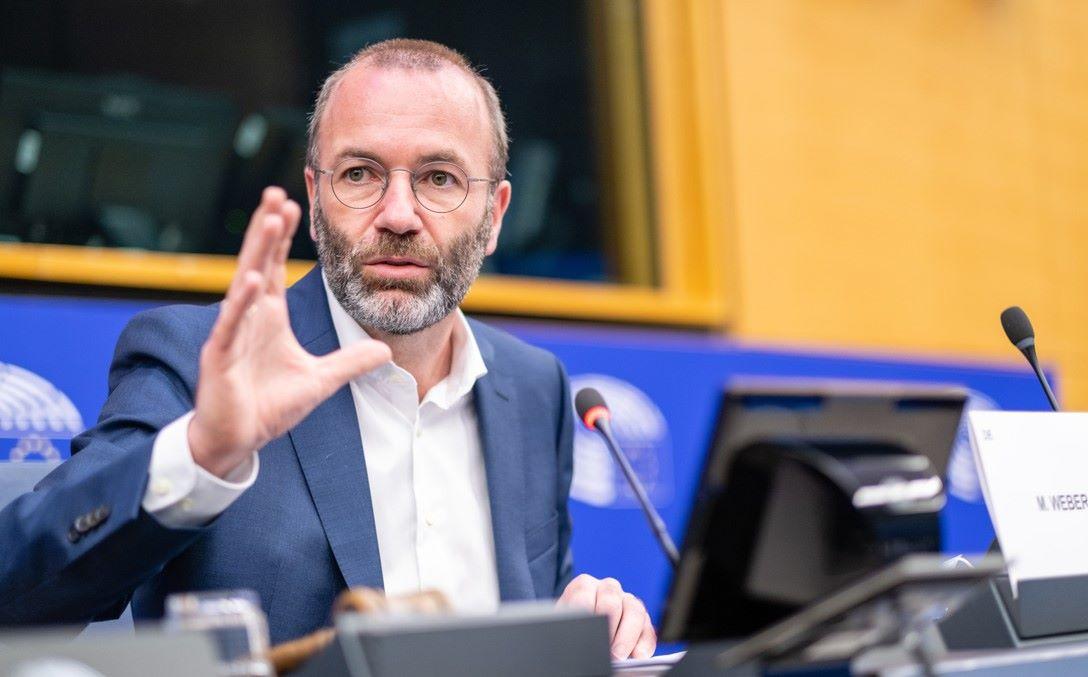 EVP-Chef fordert Bundesregierung zu Handlung in der neuen Migrationskrise auf