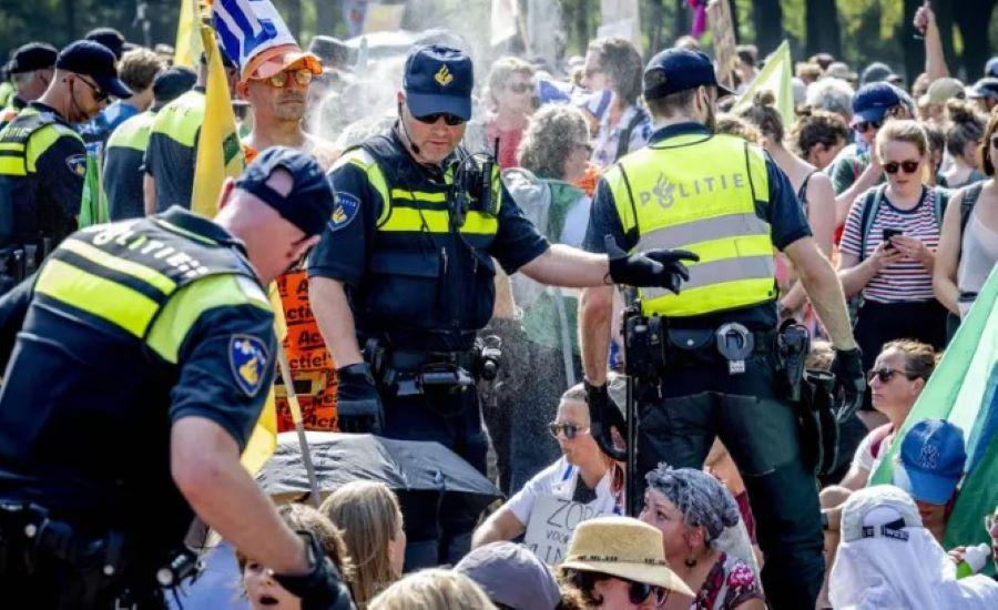 Etwa 3000 Festnahmen: Klimaaktivisten besetzten zwei Tage lang die Autobahn A12 in Den Haag Etwa 3000 Festnahmen: Klimaaktivisten besetzten zwei Tage lang die Autobahn A12 in Den Haag