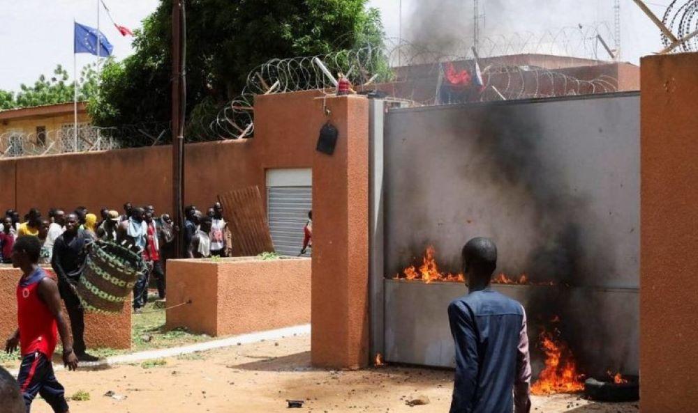 Truppenabzug: Frankreich beendet militärische Zusammenarbeit nach Putsch im Niger Truppenabzug: Frankreich beendet militärische Zusammenarbeit nach Putsch im Niger
