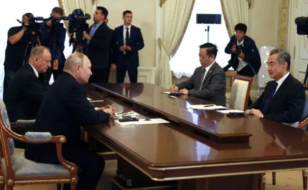 Chinas Rolle als Vermittler - Putin signalisiert Verhandlungsbereitschaft im Ukraine-Krieg Chinas Rolle als Vermittler - Putin signalisiert Verhandlungsbereitschaft im Ukraine-Krieg