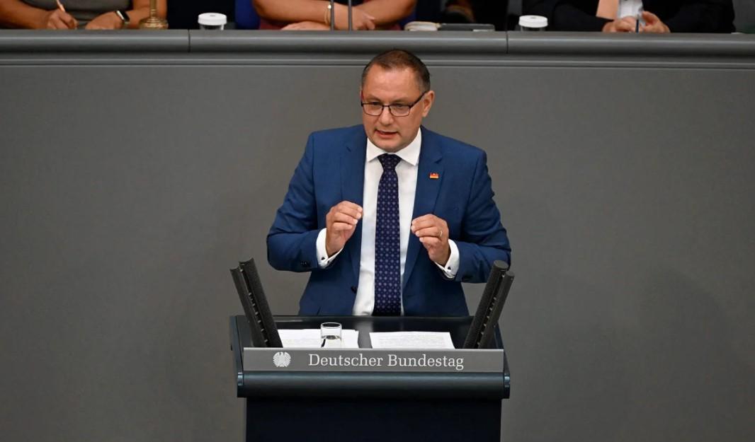 Der Aufstieg der rechtsextreme AfD bringt Merkels einst dominierende CDU an einen Scheideweg Der Aufstieg der rechtsextreme AfD bringt Merkels einst dominierende CDU an einen Scheideweg
