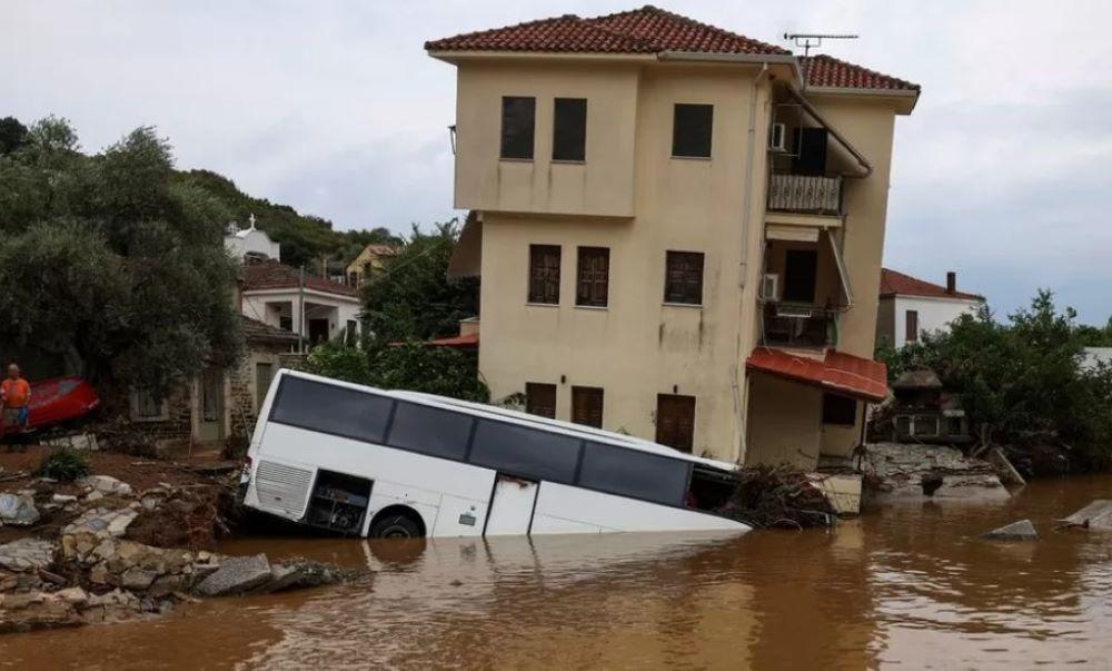 In Griechenland laufen die Rettungsarbeiten in überschwemmten Gebieten auf Hochtouren