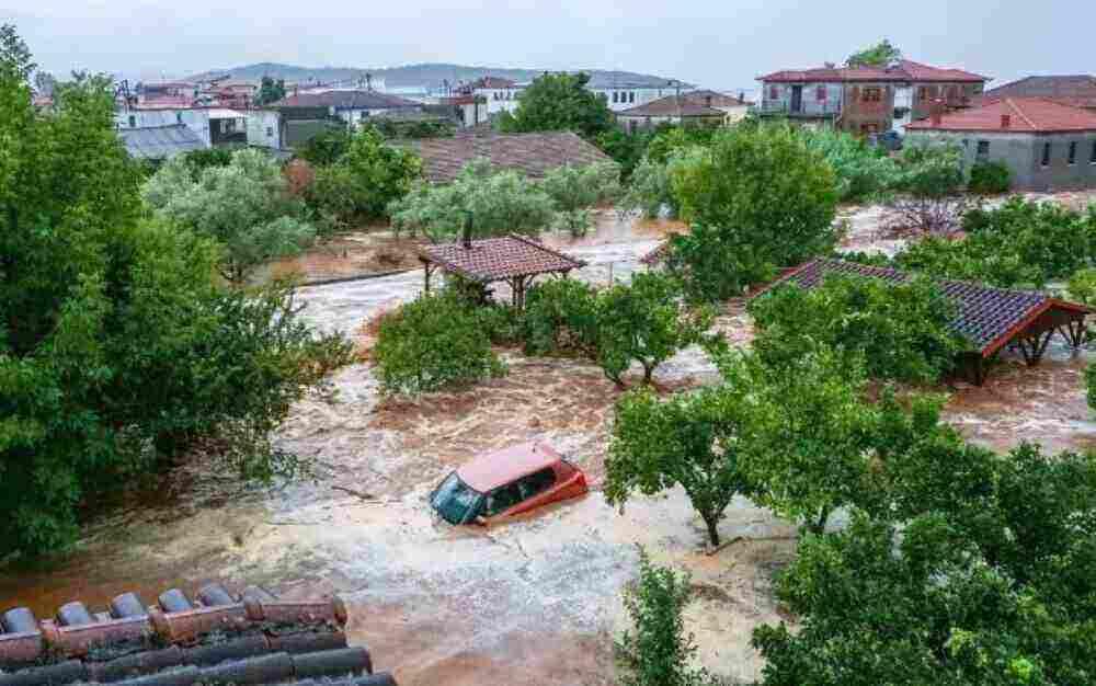 Griechenland und Bulgarien kämpfen nach Starkregen gegen Wassermassen und Schlamm Griechenland und Bulgarien kämpfen nach Starkregen gegen Wassermassen und Schlamm