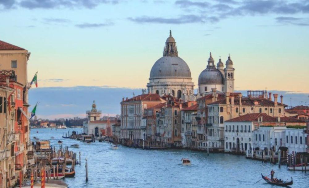 Italien: Venedig testet ab 2024 das 5-Euro-Ticketsystem für Tagesbesucher Italien: Venedig testet ab 2024 das 5-Euro-Ticketsystem für Tagesbesucher