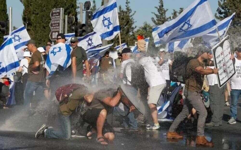 Staatskrise könnte drohen - Hunderttausend Israelis demonstrieren erneut gegen Justizreform