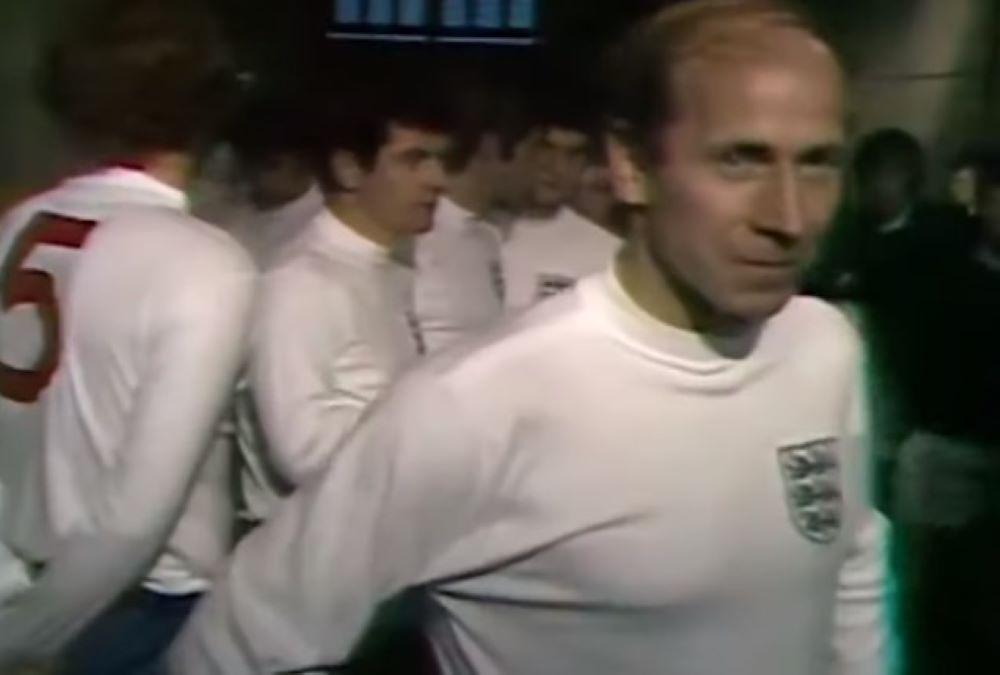 Sir Bobby Charlton: Erinnerung an die Legende von England und Manchester United Sir Bobby Charlton - Ikone der englischen Fußball-Nationalmannschaft
