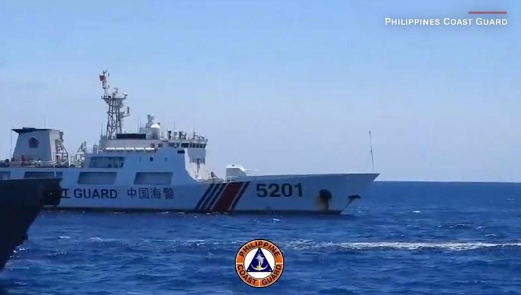 Chinas Schritt sei "provokativ, unverantwortlich und illegal" und "gefährde die Sicherheit der Besatzung" der philippinischen Boote China und die Philippinen beschuldigen sich gegenseitig wegen Kollisionen im Südchinesischen Meer
