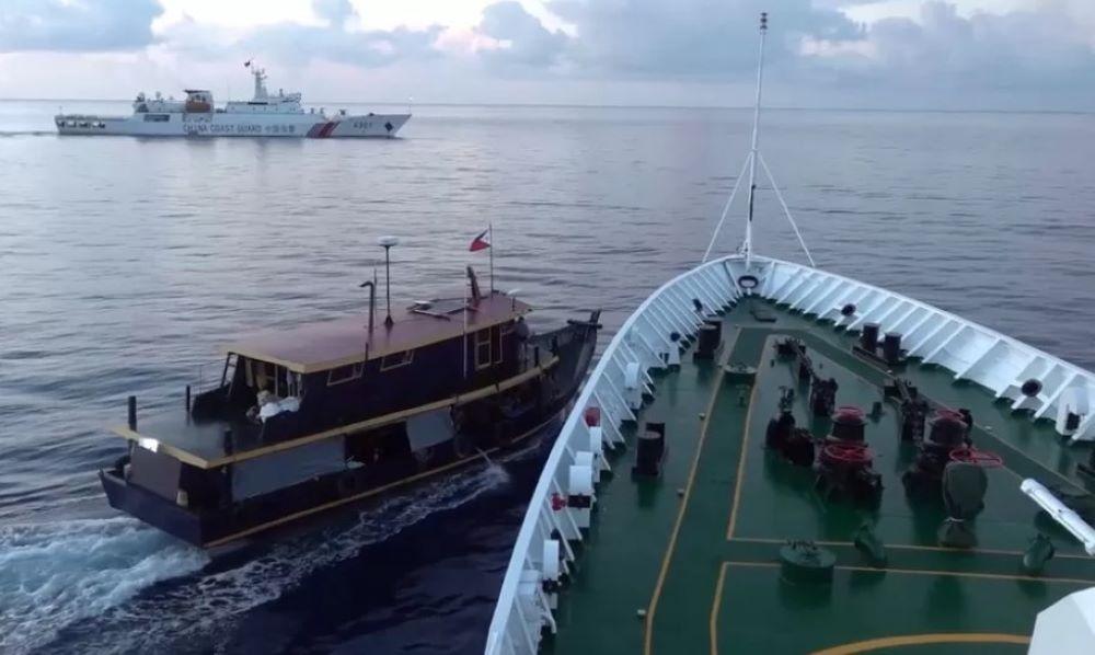 Am Sonntag behaupteten die Philippinen, Chinas "gefährliche Manöver" hätten zu einer Kollision zwischen einem Schiff der chinesischen Küstenwache und einem philippinischen Versorgungsboot in dem Gebiet geführt Biden warnt China vor weiteren Provokationen im Südchinesisches Meer