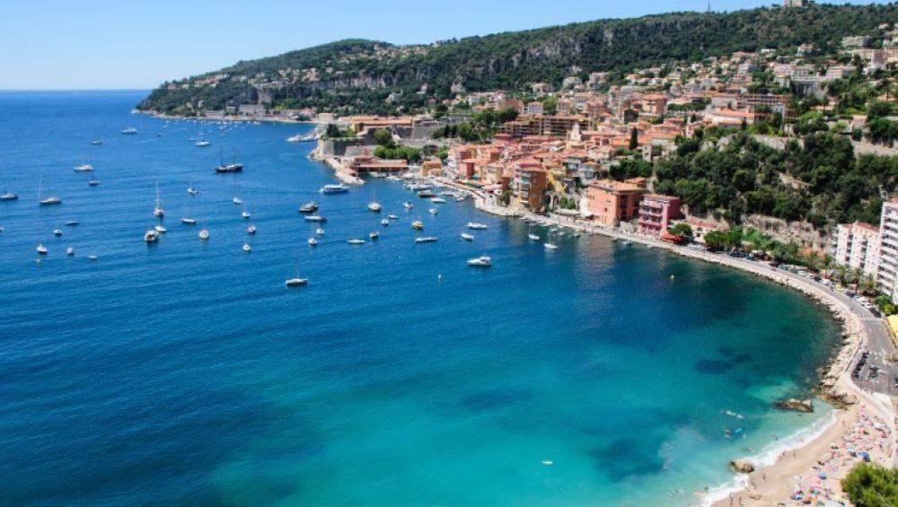 Warum die französische Côte d'Azur mit einer der schönsten Küsten der Welt so beliebt ist Warum die französische Côte d'Azur mit einer der schönsten Küsten der Welt so beliebt ist