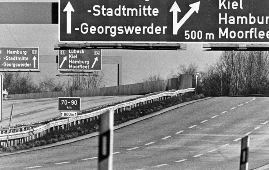 Vor 50 Jahren löste ein Krieg gegen Israel in vielen Teilen der Welt eine veritable Energiekrise aus Gespenstisch leere Autobahnen - Wie die Araber vor 50 Jahren eine Energiekrise im Westen auslösten
