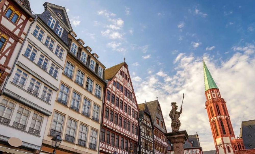 Hessens größte Stadt Frankfurt ist eine der Pendlerhochburgen in Deutschland Hessens größte Stadt Frankfurt ist eine der Pendlerhochburgen in Deutschland