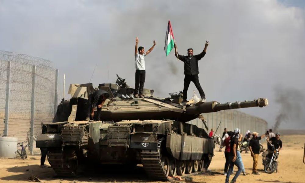 Israels dunkelster Tag: Die 24 Stunden des Terrors die das Land erschütterten Israels dunkelster Tag: Die 24 Stunden des Terrors die das Land erschütterten