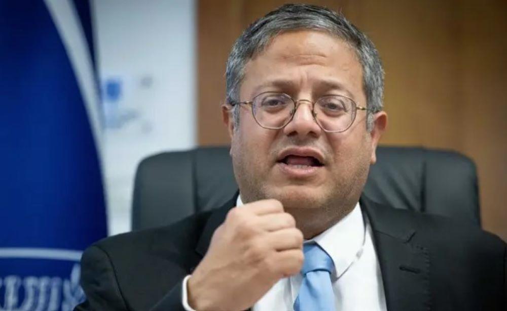 Zwei Tage nach dem Angriff der Hamas startete Israels nationaler Sicherheitsminister Itamar Ben-Gvir eine von seinem Ministerium so genannte "Notoperation, um so vielen Zivilisten wie möglich die Bewaffnung zu ermöglichen" "Ich möchte mich sicher fühlen": Nach dem Versagen der Armee beantragen Israelis beschleunigt Waffenlizenzen