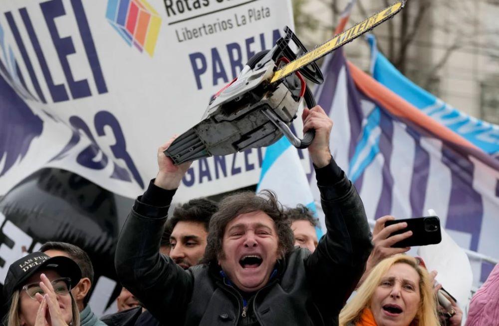 Der "Kettensägen"-Kandidat Milei fordert die Linke und Rechte Argentiniens heraus Der "Kettensägen"-Kandidat Milei fordert die Linke und Rechte Argentiniens heraus