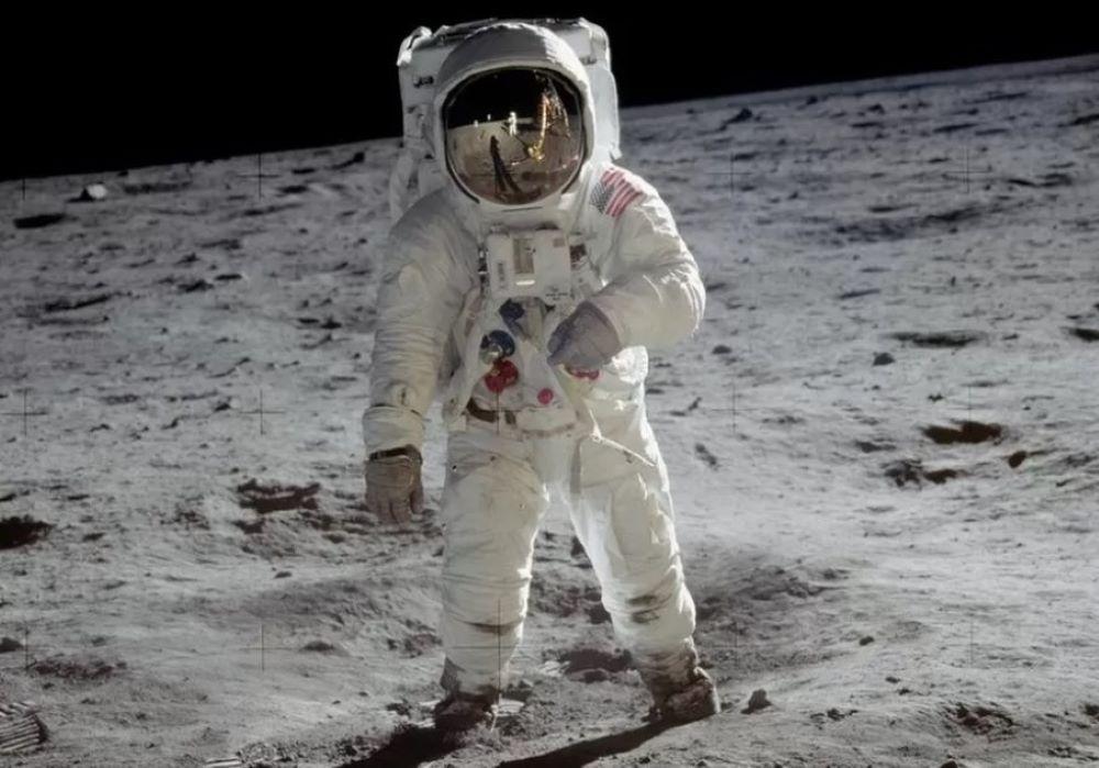 High Fashion in der Raumfahrt - Prada entwirft den neuen Mond-Anzug der NASA