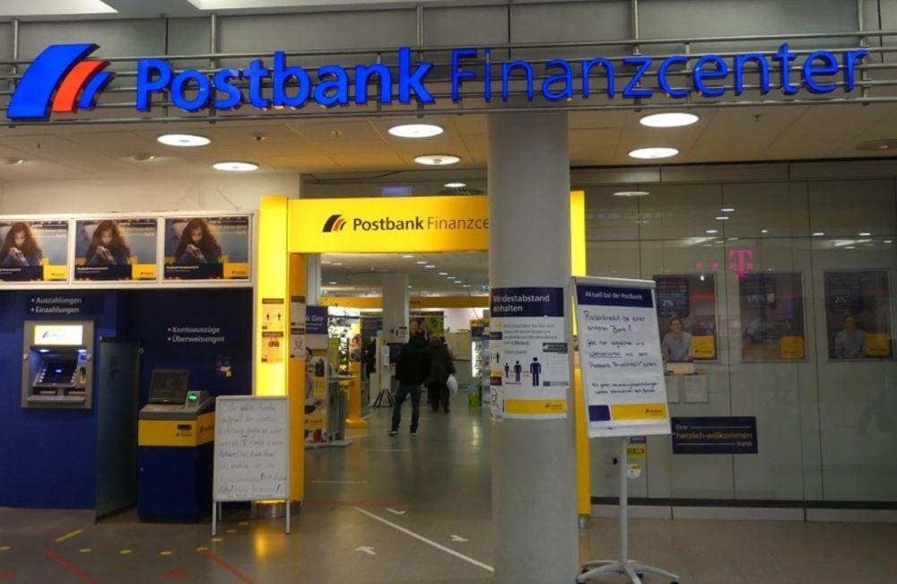 Den Plänen zufolge sollen die verbleibenden Postbank-Filialen als sogenannte Tech-Center Dienstleistungen für die Kundinnen und Kunden erbringen Deutsche Bank will fast die Hälfte der Postbank-Filialen schließen