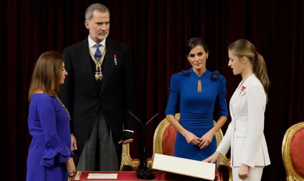 An ihrem 18. Geburtstag schwört die Thronfolgerin im Parlament in Madrid Treue zur Verfassung Die gespaltene Nation - Spaniens Prinzessin Leonor legt den Eid auf die spanische Verfassung ab