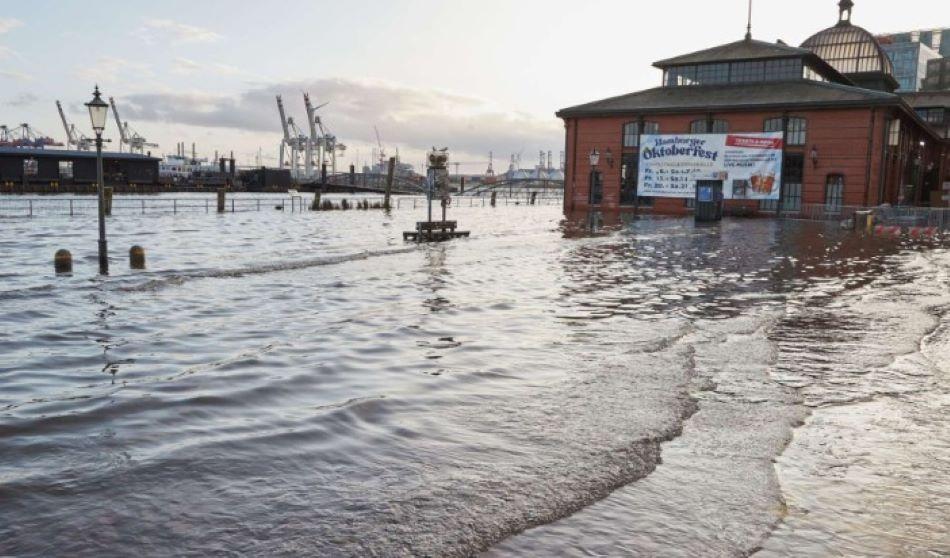 Erste Sturmflut der Saison an der Nordseeküste - Temperaturabsturz in Baden-Württemberg Erste Sturmflut der Saison an der Nordseeküste - Temperaturabsturz in Baden-Württemberg