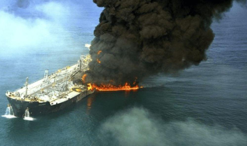 Explosion des Öltankers Trinity Spirit vor Nigeria deutet auf Bedrohung hin, die von alternden Ölschiffen auf der ganzen Welt ausgeht Schwimmende Bomben - Bedrohung von alternden Öltankern auf der ganzen Welt nimmt zu