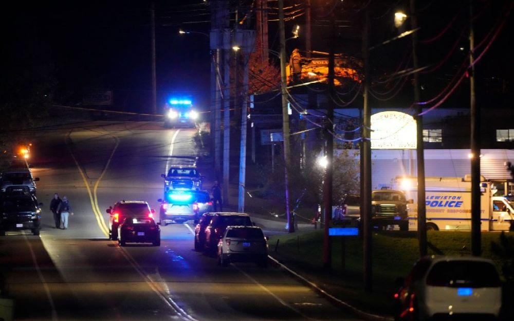 Die Polizei reagierte am Mittwochabend mit Polizeikontrollen auf eine Situation mit aktiven Schützen in Lewiston, Maine Viele Tote nach Schußwechsel im US-Bundesstaat Maine