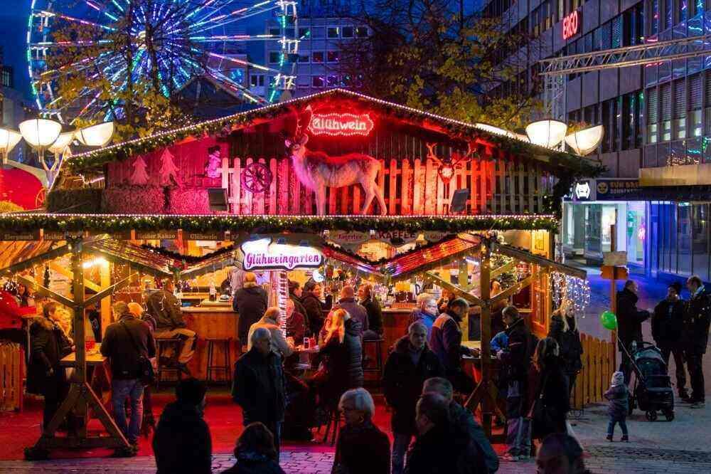 Laut der Gema sind bundesweit etwa 35 Städte von deutlichen Preiserhöhungen betroffen Keine Musik auf Weihnachtsmärkten - Im Gebühren-Streit mit der Gema droht eine "Stille Nacht"