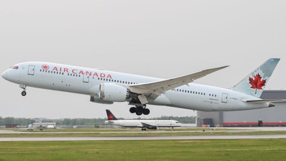 Der Konzern ist eifrig bemüht, die Verantwortung für eine wichtige Entscheidung von sich zu weisen Passagier erleidet Herzinfarkt, doch der Flieger wird nicht umgeleitet