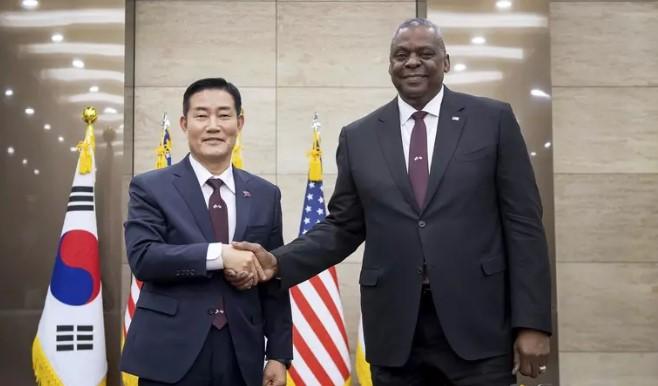 US-Verteidigungsminister Lloyd Austin empfing Südkoreas Präsident Yoon Suk-yeol im April im Pentagon