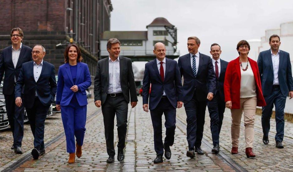 Die Bundesregierung hat die Schlussberatungen über den Haushalt 2024 zwar begonnen, aber nicht abgeschlossen. Zu viele Fragen sind nach dem Verfassungsgerichtsurteil zur Umwidmung von Corona-Hilfen über 60 Milliarden Euro noch offen. Was die Koalition beschlossen hat – und was noch ungeklärt ist. Die Bundesregierung hat die Schlussberatungen über den Haushalt 2024 zwar begonnen, aber nicht abgeschlossen