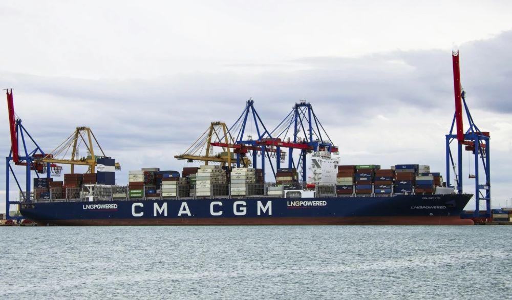 Im Indischen Ozean ist ein Containerschiff eines israelischen Milliardärs mit einer mutmaßlich iranischen Drohne angegriffen worden. Dieselben Drohnen wurden von Russland in seinem Krieg gegen die Ukraine eingesetzt, erst kürzlich bei einem Luftangriff am Samstag, das Kiew als Moskaus größten Drohnenangriff seit Kriegsbeginn bezeichnete. CMA CGM ist ein großer Reeder mit Sitz in Marseille, Frankreich