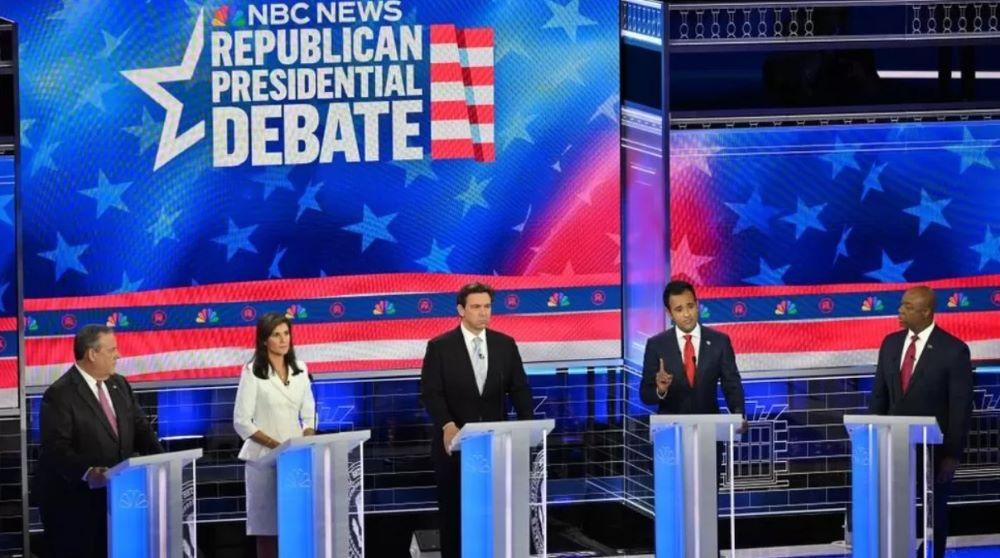 Vereint beklagten die republikanischen Bewerber, unter dem demokratischen Präsidenten Joe Biden gehe das Land den Bach herunter /Stöckelschuhe und ein Nazi-Vergleich: Die schrille Debatte der Republikaner