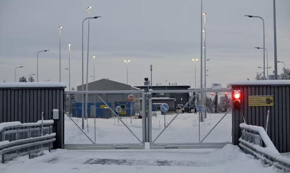 Während Finnland seine Tore zu Russland schließt, wirft der Grenzschutz Moskau vor, Asylbewerber für seine eigenen politischen Zwecke auszunutzen. Ab Mitternacht am Mittwoch können diejenigen jedoch weder in Finnisch-Lappland noch irgendwo an der Landgrenze mehr Asyl beantragen. Grenzübergang Raja-Jooseppi: Mittelpunkt eines erbitterten Streits zwischen Finnland und Russland