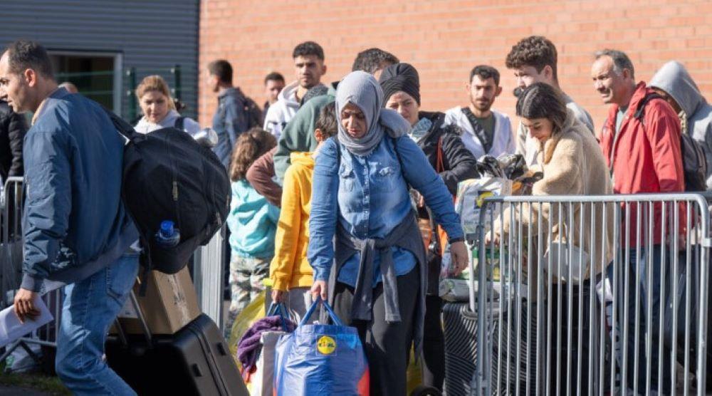 Die Bundesregierung will prüfen, ob Asylverfahren außerhalb Europas möglich sind UN-Flüchtlingshilfswerk hält Asylverfahren in sicheren Drittstaaten generell für möglich