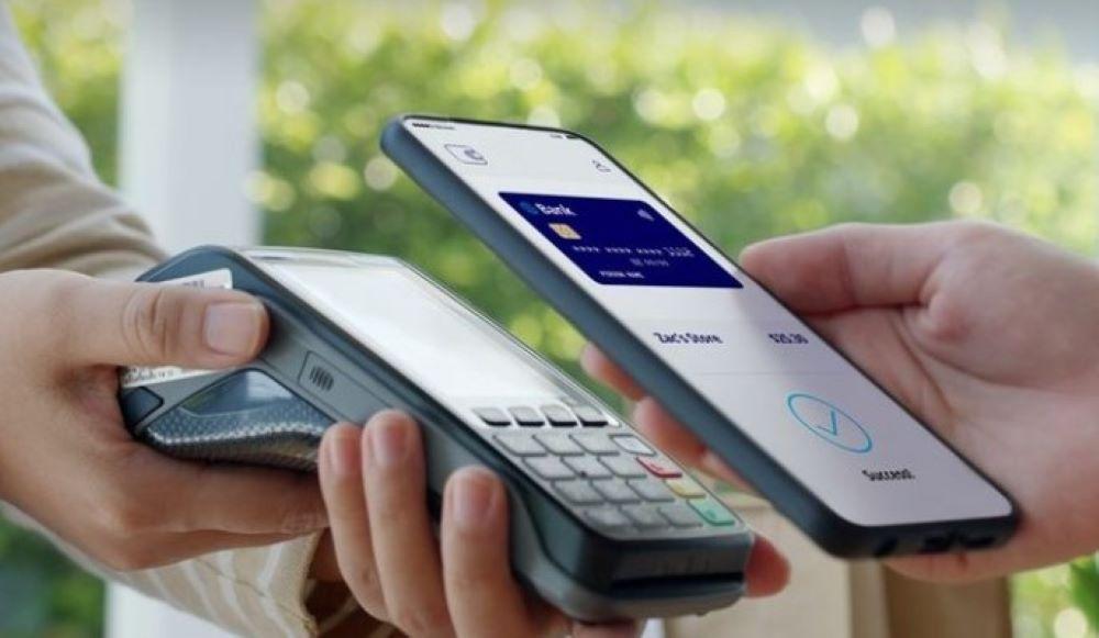 Wichtig ist den Verbrauchern beim Bezahlen an der Ladenkasse nach eigenen Angaben vor allem, dass es schnell geht Menschen in Deutschland nutzen ihr Smartphone immer häufiger zum Bezahlen