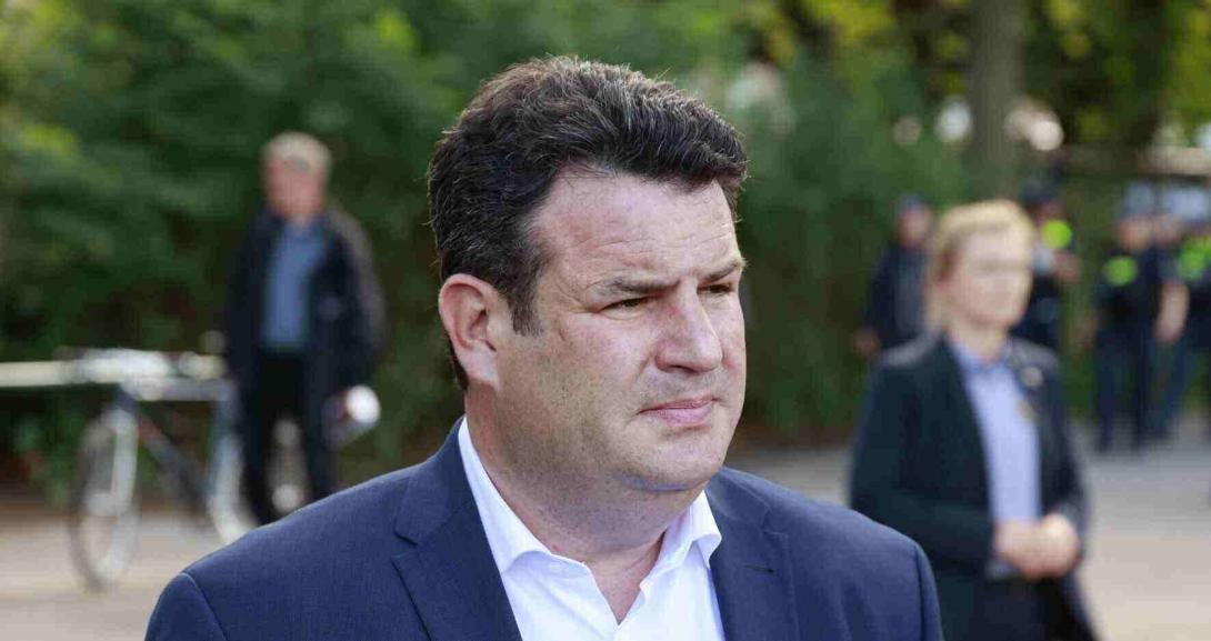 Arbeitsminister Hubertus Heil möchte mehr Ukrainer in Arbeit bringen, das Bürgergeld sieht der SPD-Politiker nicht als Hemmnis. Dennoch will er die Menschen nun mehr in die Pflicht nehmen – und auch die Wirtschaft. Laut Heil noch viele Probleme bei Arbeitsmarktintegration: "Wir werden nicht immer Traumjobs finden"