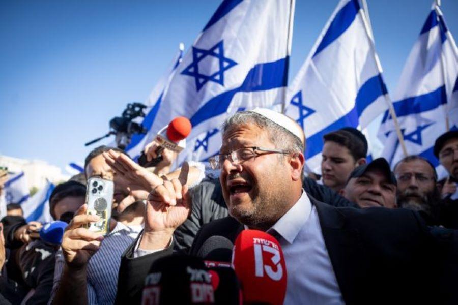 Die Angehörigen der von der Hamas verschleppten Geiseln sind gegen die Wiedereinführung der Todesstrafe gegen Terroristen. Der Ausschuss für innere Sicherheit des Parlaments diskutierte am Montag ein entsprechendes Gesetz. Der rechts-extreme Polizeiminister Itamar Ben-Gvir fordert die Todesstrafe für Terroristen