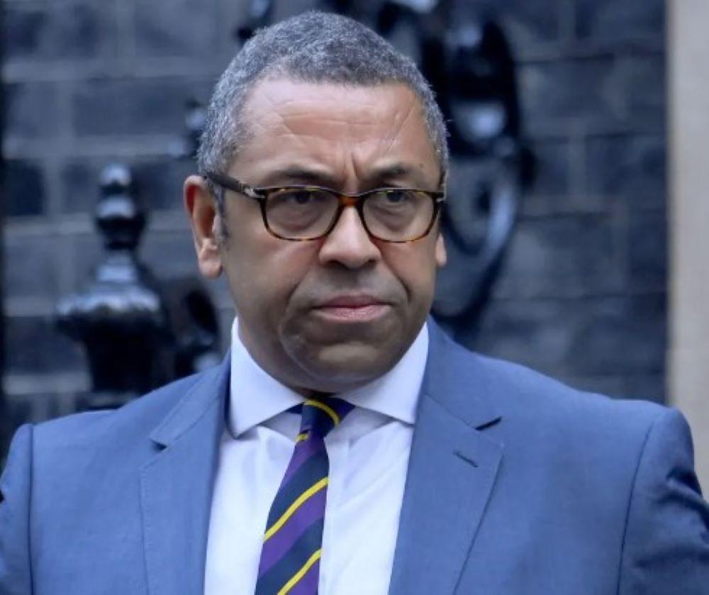 Großbritanniens konservativer Premierminister Rishi Sunak hatte unmittelbar nach der Entscheidung angekündigt, ein neues Abkommen mit Ruanda auf den Weg bringen und den ostafrikanischen Staat per Eilgesetz zum sicheren Land erklären lassen zu wollen Großbritannien kündigt neues Abschiebe-Abkommen mit Ruanda an