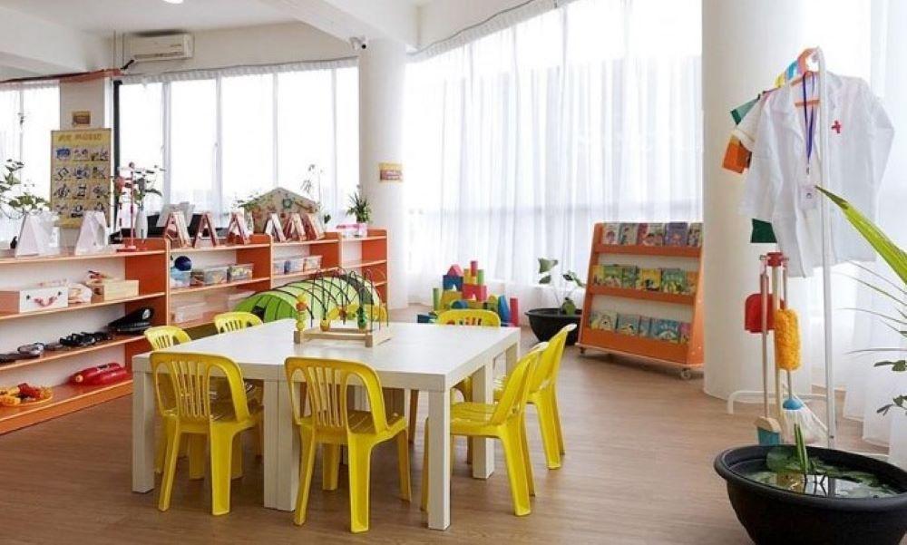 Derzeit laufen Tarifgespräche für rund 1,1 Millionen Beschäftigte der Länder außer Hessen. Parallel zum Aktionstag im Sozial- und Erziehungsdienst liefen am Donnerstag auch Warnstreiks in anderen Verwaltungsbereichen. Auswirkungen gab es vor allem in Berlin, wo unter anderem die großen landeseigenen Kitabetriebe bestreikt wurden
