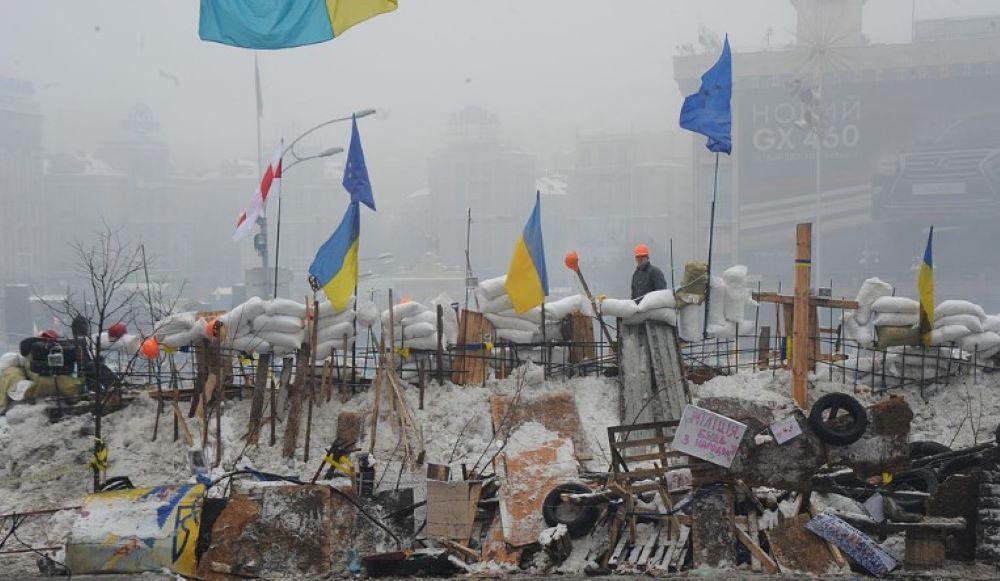 Die Ukraine habe durch die Ereignisse seit November 2013 ihre staatliche Eigenständigkeit verloren und werde durchgefüttert. Mehr als 70 Menschen starben während der Maidan Proteste 2014