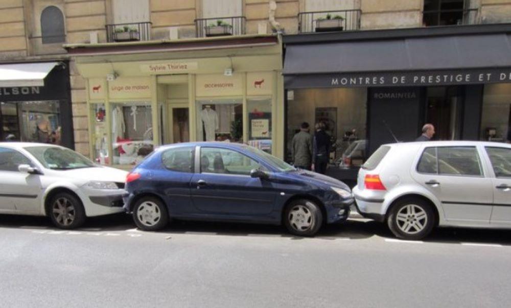 Frankreichs Hauptstadt soll zur umgebaut werden. E-Scooter hat sie bereits verboten. Nun will die Pariser Bürgermeisterin Anne Hidalgo die Menschen über eine deutlich höhere Parkgebühr für die schweren Stadtgeländewagen abstimmen lassen – und damit möglicherweise von einem eigenen Skandal ablenken. Mit einer "sehr signifikanten Erhöhung der Parkgebühr" will die Rathaus-Chefin nun dem Trend in ihrer Stadt entgegenwirken.