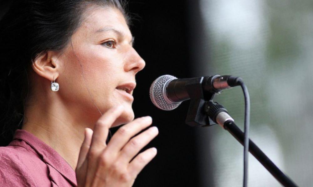 Aus Fraktionskreisen lautet es nun, dass die Abstimmung darüber voraussichtlich in einer der folgenden Fraktionssitzungen am 7. oder 14. November erfolgen soll Nach Abgang von Wagenknecht - Linksfraktion im Bundestag will Auflösung beschließen